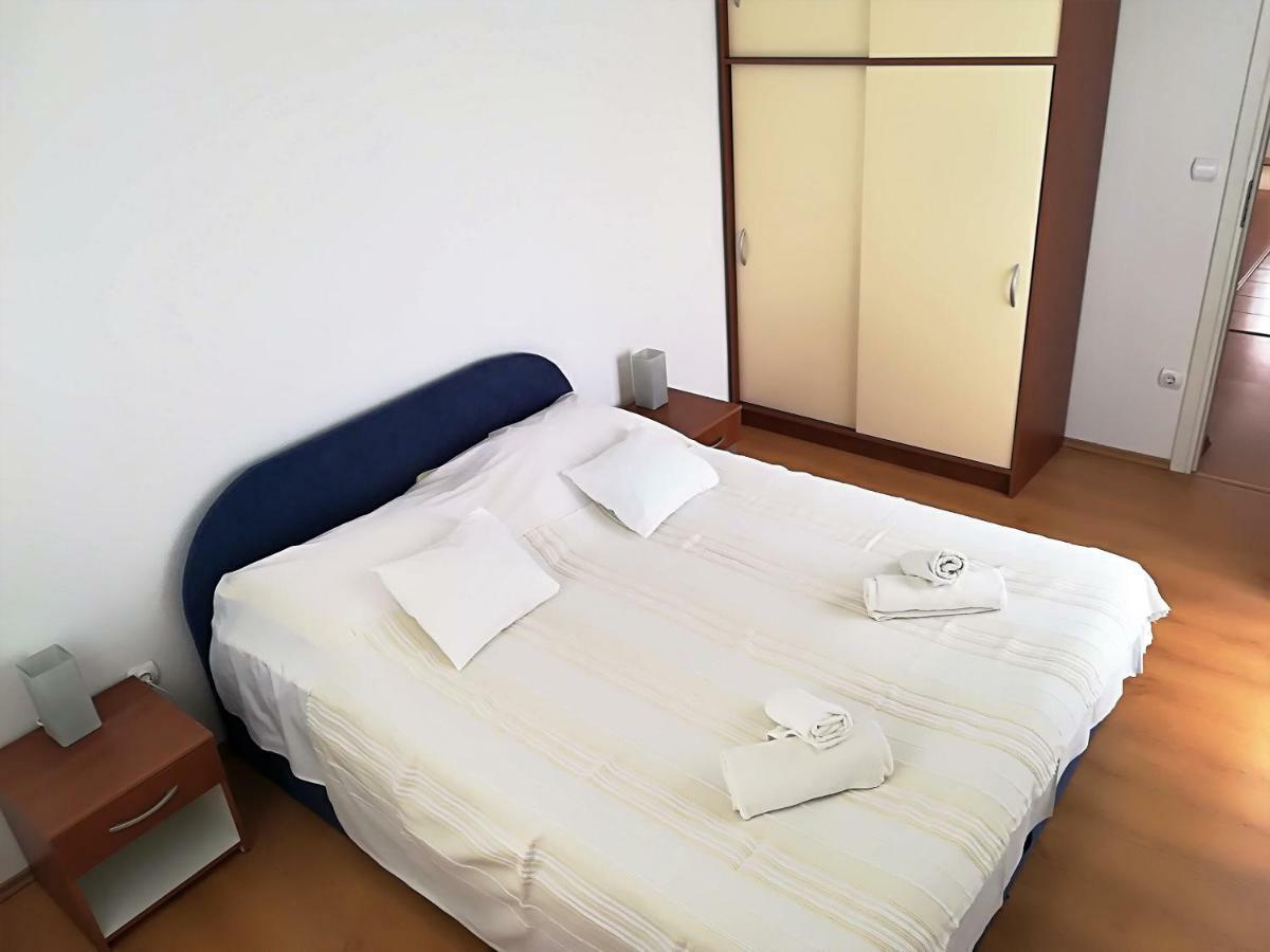 Apartman Rosanda Premuda Buitenkant foto